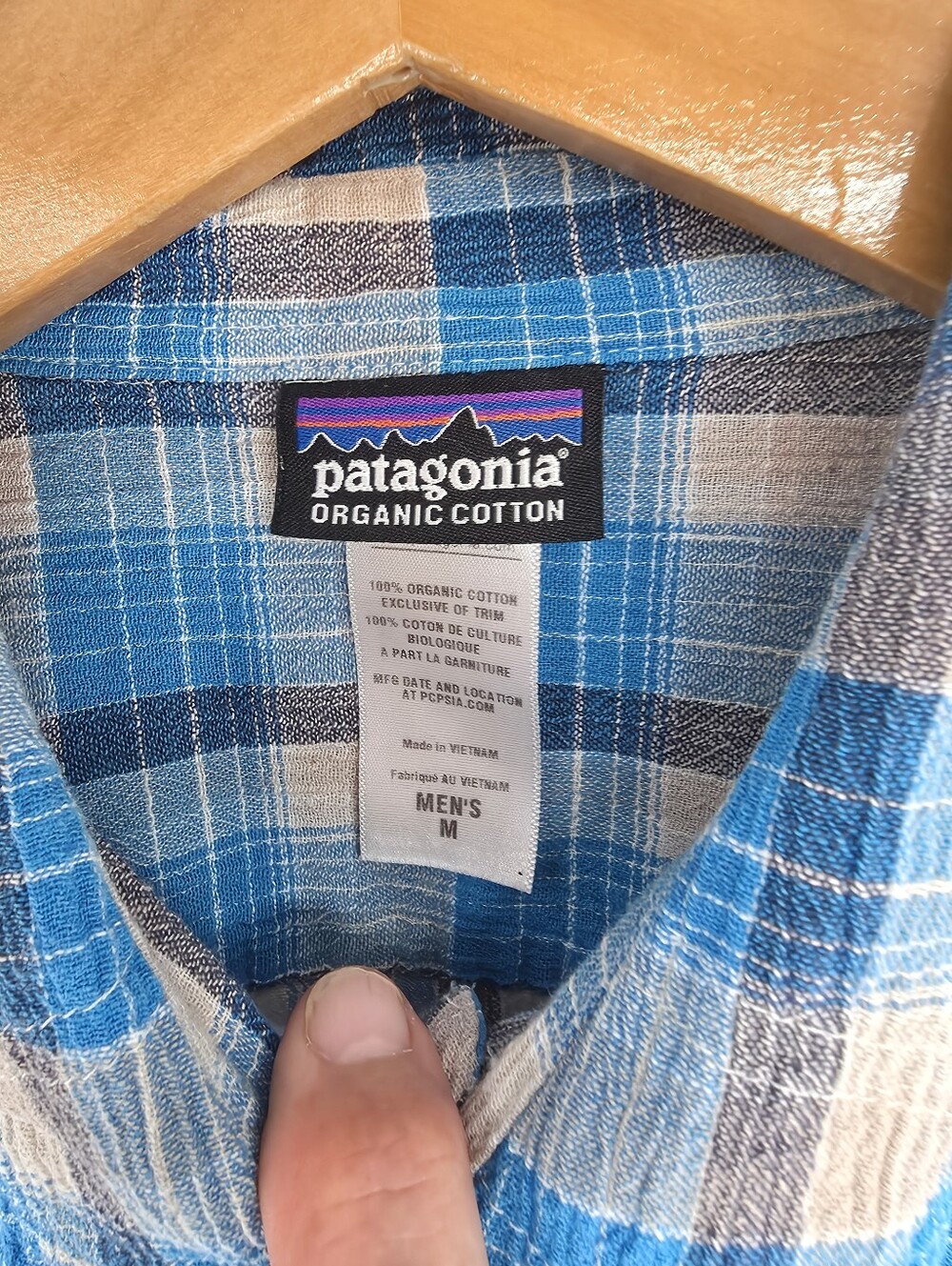 Patagonia Men's Blue and White Plaid Organic Cotton Button-Down Shirt Med